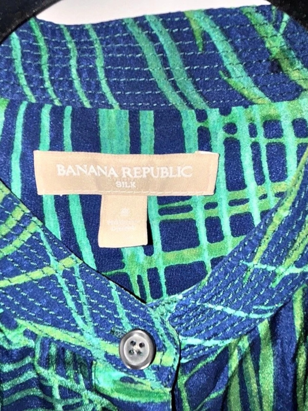 Banana Republic 100% Silk Blouse Size 8 Green Navy Palm Tropical Chic Sleeveless - Picture 5 of 10